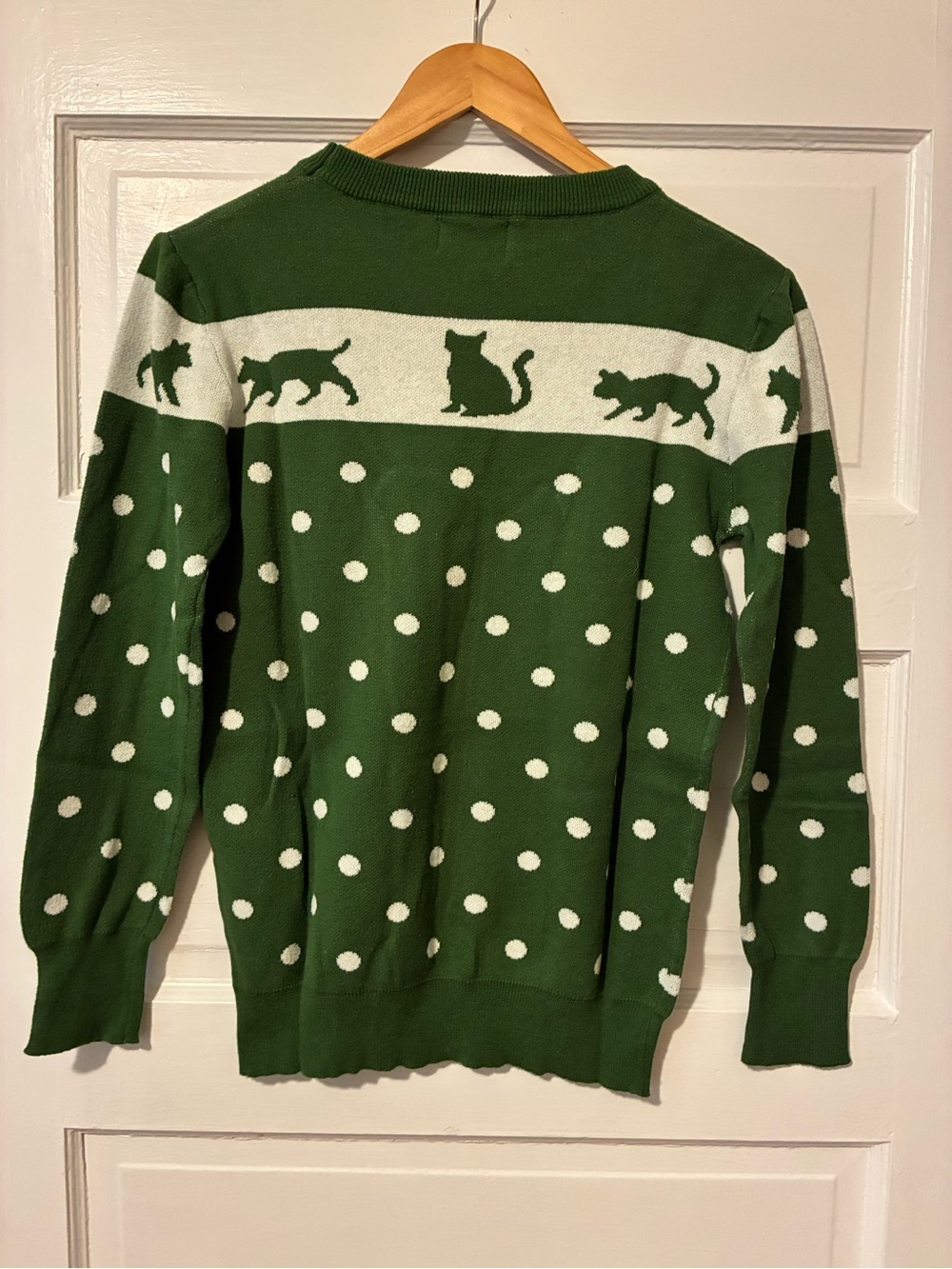 Oxknit Green Crewneck Sweater with White Cat Motif - Picture 3 of 3